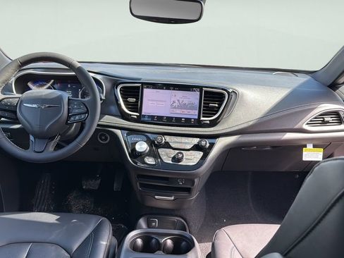 New 2026 Chrysler Pacifica Select AWD/4WD image 15