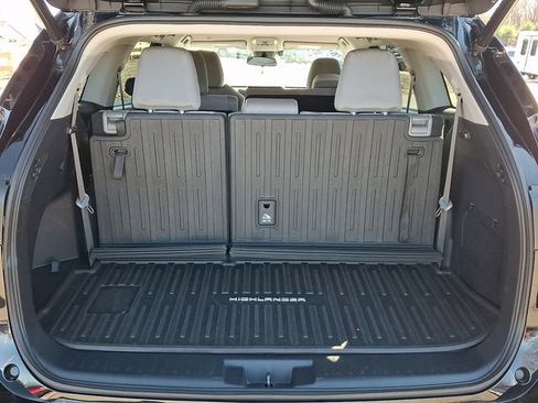 Used 2021 Toyota Highlander LE image 31