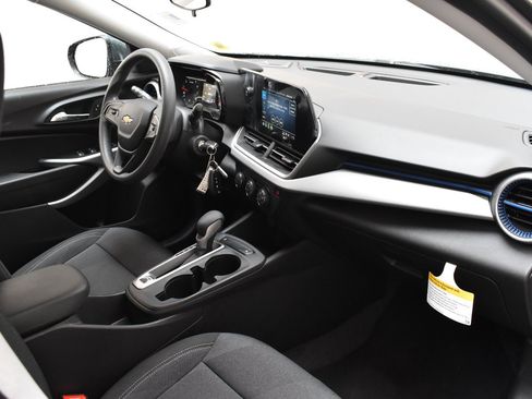 Used 2026 Chevrolet Trax LS w/ LS Convenience Package FWD image 20