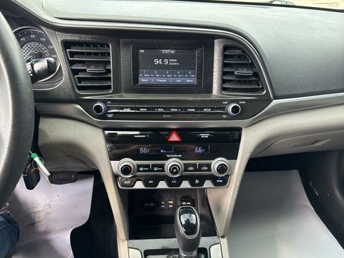 Used 2020 Hyundai Elantra SE image 7