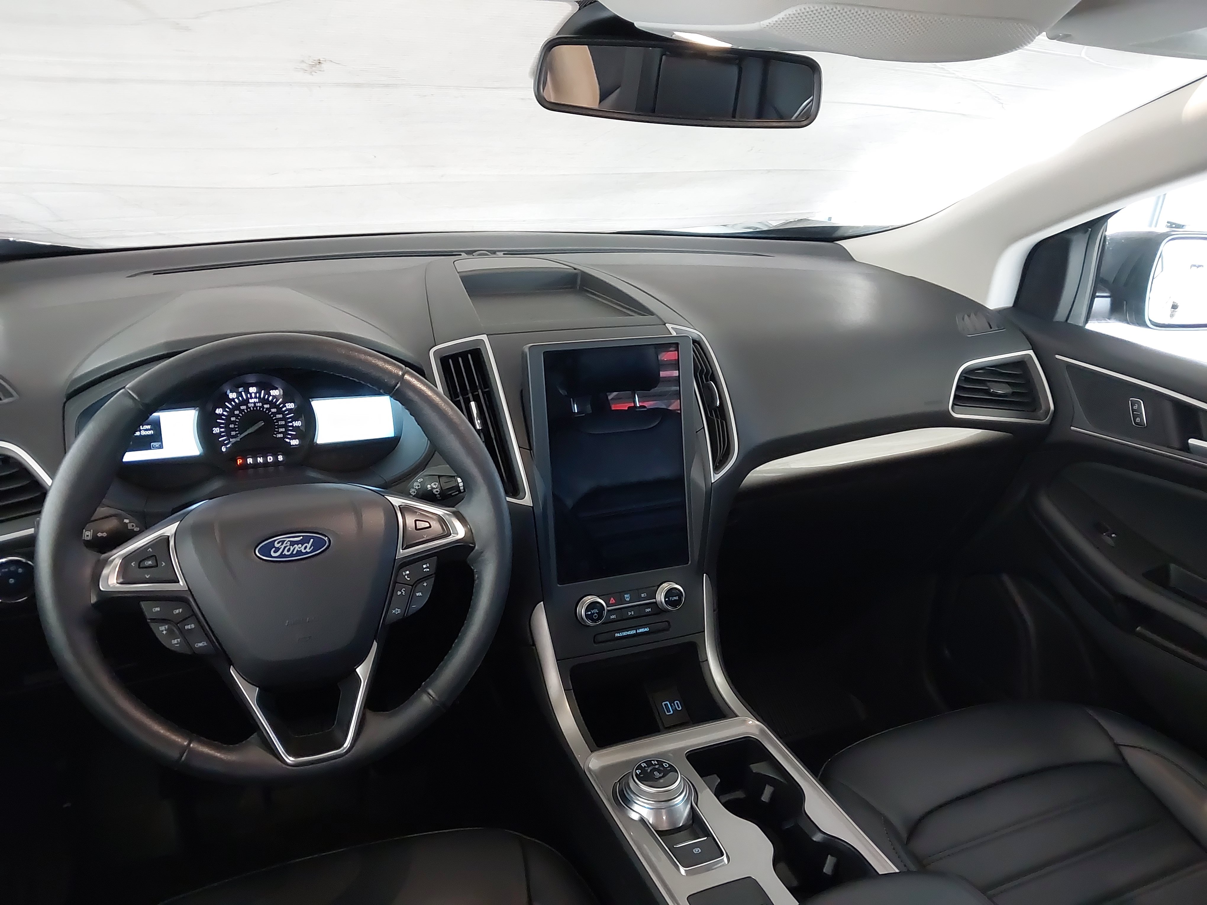 Used 2024 Ford Edge SEL w/ Convenience Package AWD/4WD image 2