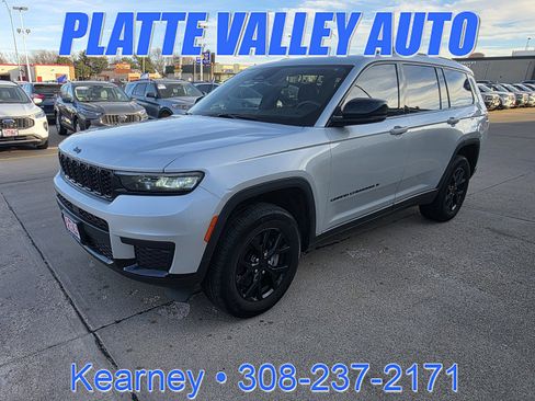 Used 2024 Jeep Grand Cherokee L Laredo image 1