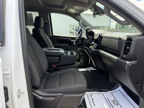 Used 2024 Chevrolet Silverado 1500 LT AWD/4WD image 18