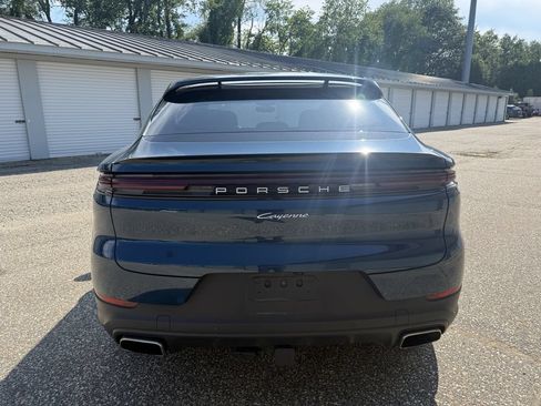 Used 2024 Porsche Cayenne Coupe AWD/4WD image 4