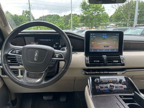 Used 2021 Lincoln Navigator L Reserve w/ Luxury Package AWD/4WD image 9