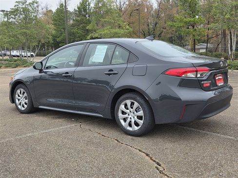 Used 2023 Toyota Corolla LE image 5