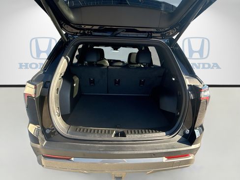 Used 2025 Chevrolet Equinox ACTIV w/ Safety and Technology Package image 27