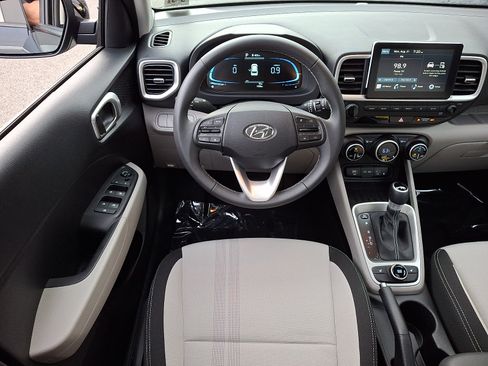 Used 2026 Hyundai Venue SEL FWD image 11