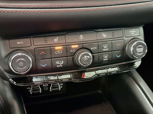 Used 2025 Dodge Durango GT AWD/4WD image 24