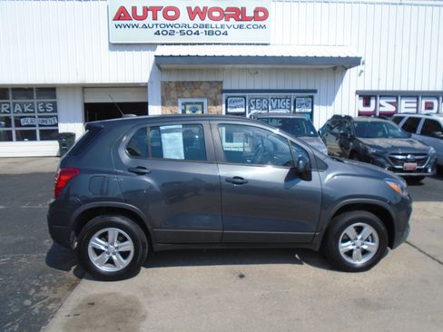 Used 2019 Chevrolet Trax LS AWD/4WD image 1