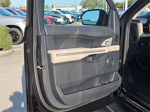 Used 2024 Ford Expedition Max Limited image 19