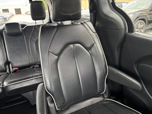 Used 2025 Chrysler Pacifica Limited FWD image 42