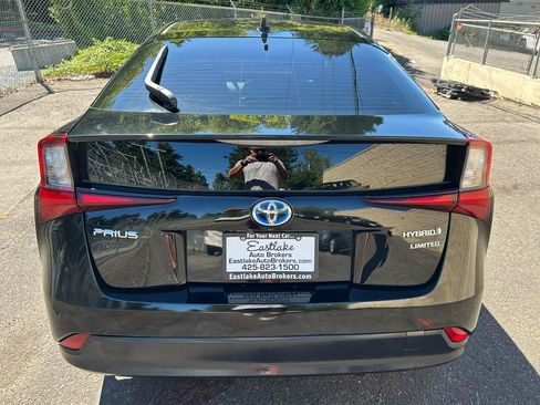 Used 2022 Toyota Prius Limited FWD image 6