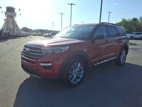 Used 2021 Ford Explorer XLT w/ Equipment Group 202A AWD/4WD image 7