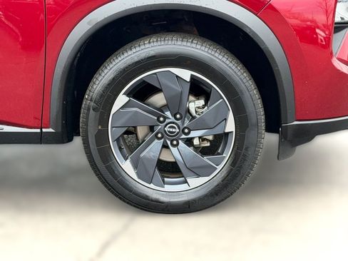 Used 2024 Nissan Rogue SV image 12