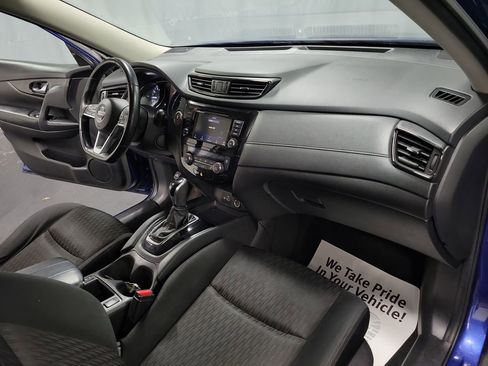 Used 2020 Nissan Rogue SV image 25