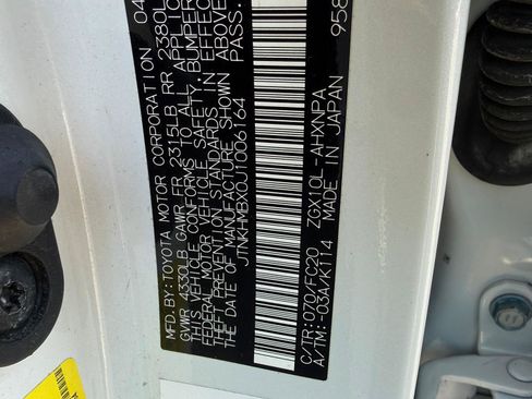 Used 2018 Toyota C-HR XLE FWD image 33