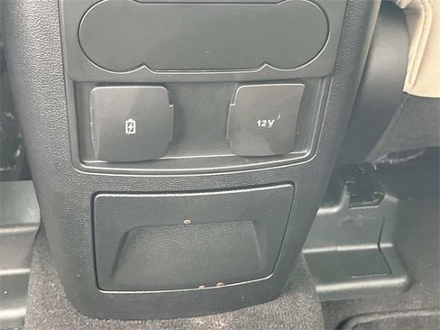 Used 2023 Ford Explorer XLT image 18