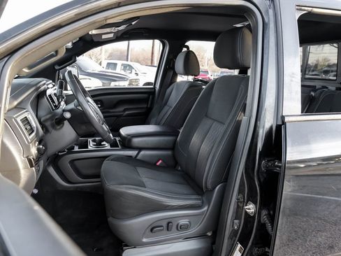 Used 2018 Nissan Titan SV w/ SV Convenience Package image 35