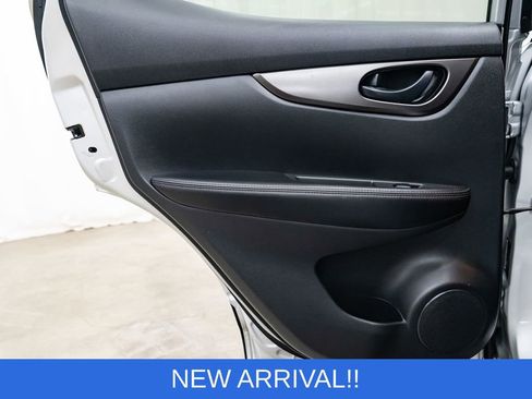 Used 2021 Nissan Rogue Sport S image 24