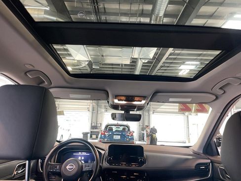 Used 2022 Nissan Rogue Platinum w/ Head-Up Display Package AWD/4WD image 7