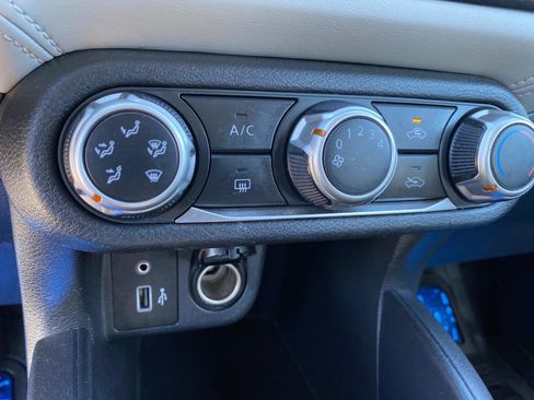 Used 2020 Nissan Versa SV image 12