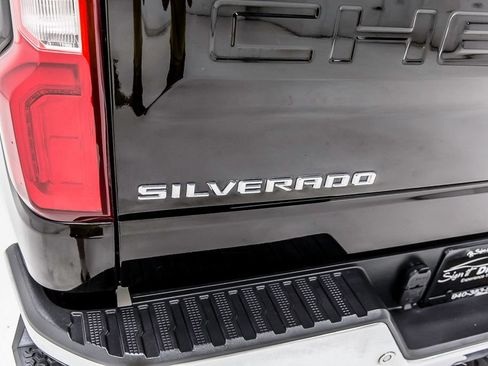 Used 2019 Chevrolet Silverado 1500 LTZ w/ LTZ Premium Package RWD image 5