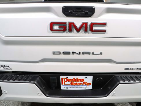 Used 2024 GMC Sierra 2500 Denali w/ Denali Reserve Package image 8