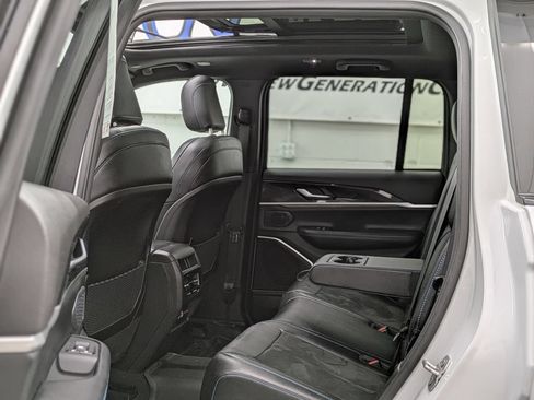 Used 2023 Jeep Grand Cherokee Trailhawk AWD/4WD image 14