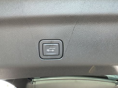 Used 2026 GMC Yukon Elevation RWD image 11