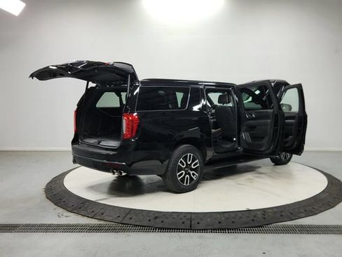 Used 2023 GMC Yukon XL AT4 AWD/4WD image 16
