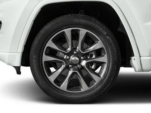 Certified 2017 Jeep Grand Cherokee Overland w/ Jeep Active Safety Group AWD/4WD image 11