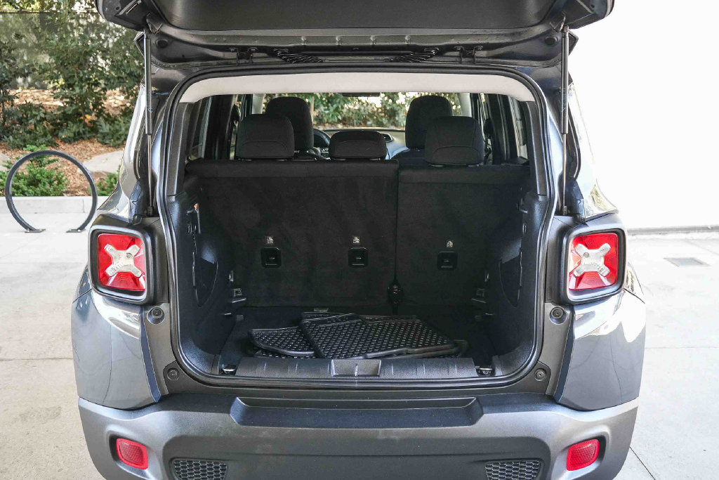 Used 2023 Jeep Renegade Altitude AWD/4WD image 25