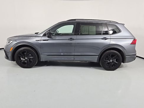 Used 2023 Volkswagen Tiguan SE R-Line image 4