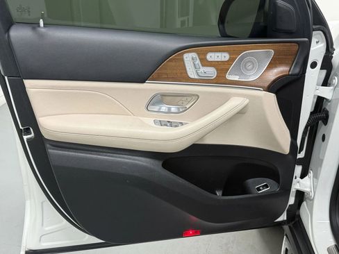 Used 2021 Mercedes-Benz GLS 450 4MATIC image 23