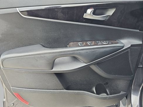 Used 2018 Kia Sorento AWD image 32
