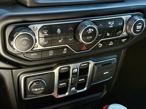 Used 2022 Jeep Gladiator Overland image 26