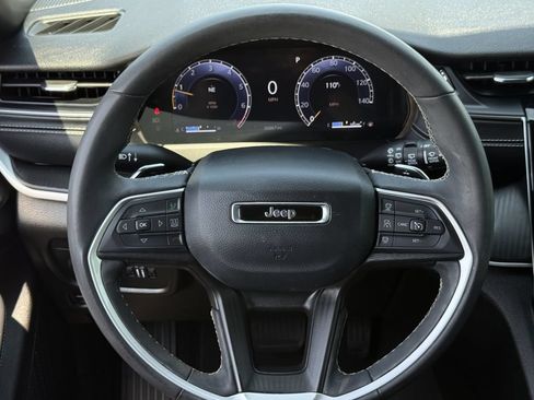 Used 2025 Jeep Grand Cherokee L Altitude AWD/4WD image 12
