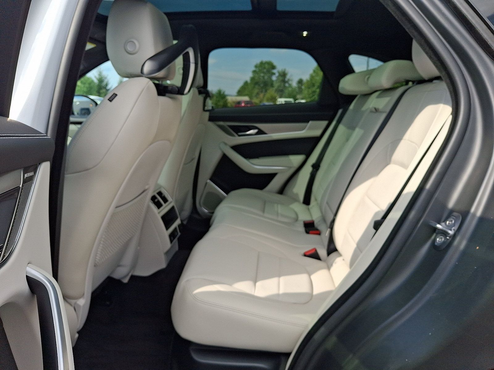 New 2026 Jaguar F-PACE R-Dynamic S AWD/4WD image 9