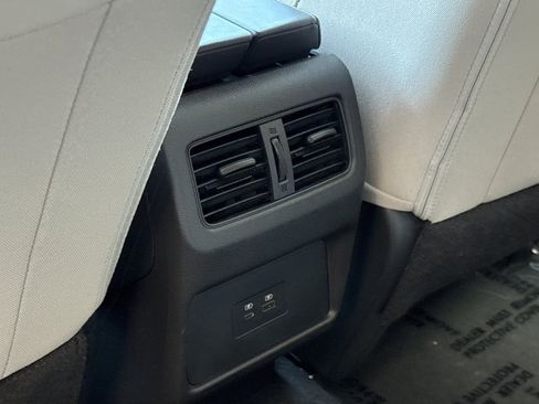 Used 2023 Nissan Rogue SV FWD image 16