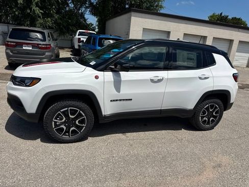New 2026 Jeep Compass Trailhawk w/ Sun, Sound & Navigation Group AWD/4WD image 3