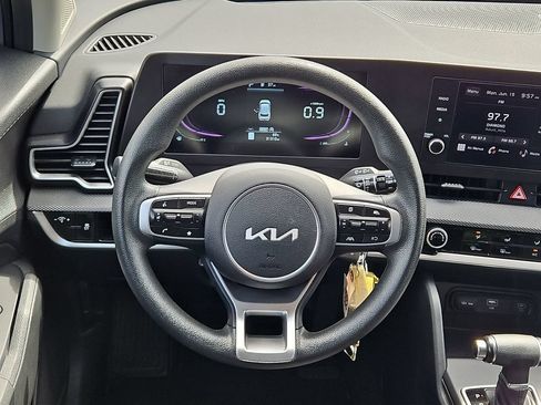 Used 2025 Kia Sportage LX FWD image 12