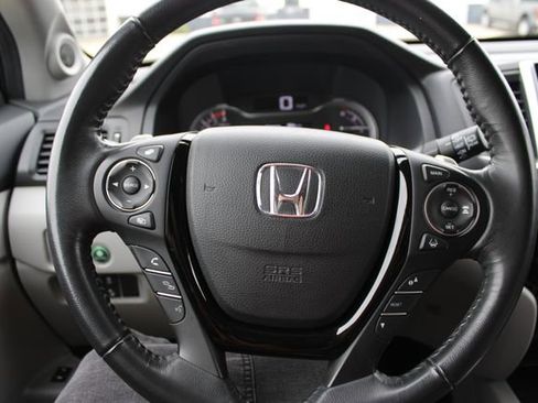 Used 2017 Honda Pilot Touring image 14