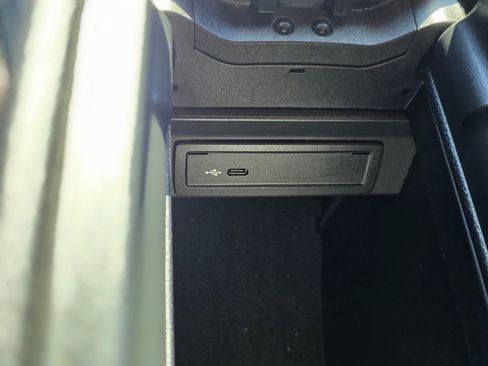 Used 2022 Mercedes-Benz GLB 250 image 35