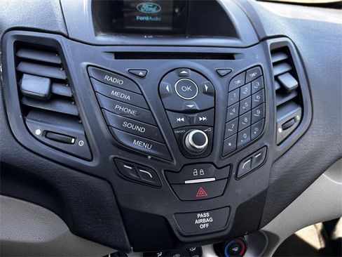 Used 2016 Ford Fiesta SE image 19