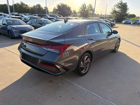 Used 2025 Hyundai Elantra SEL FWD image 5