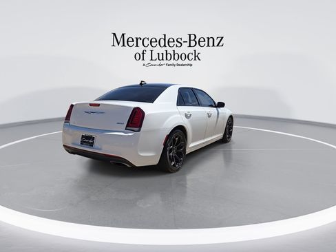 Used 2019 Chrysler 300 Touring w/ Sport Appearance Package RWD image 8