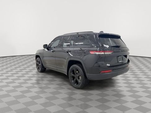 Used 2024 Jeep Grand Cherokee Altitude AWD/4WD image 8