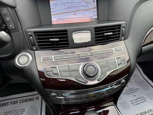 Used 2015 INFINITI Q70 3.7 RWD image 27