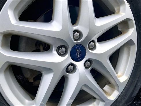 Used 2016 Ford Fusion SE w/ Equipment Group 202A FWD image 3